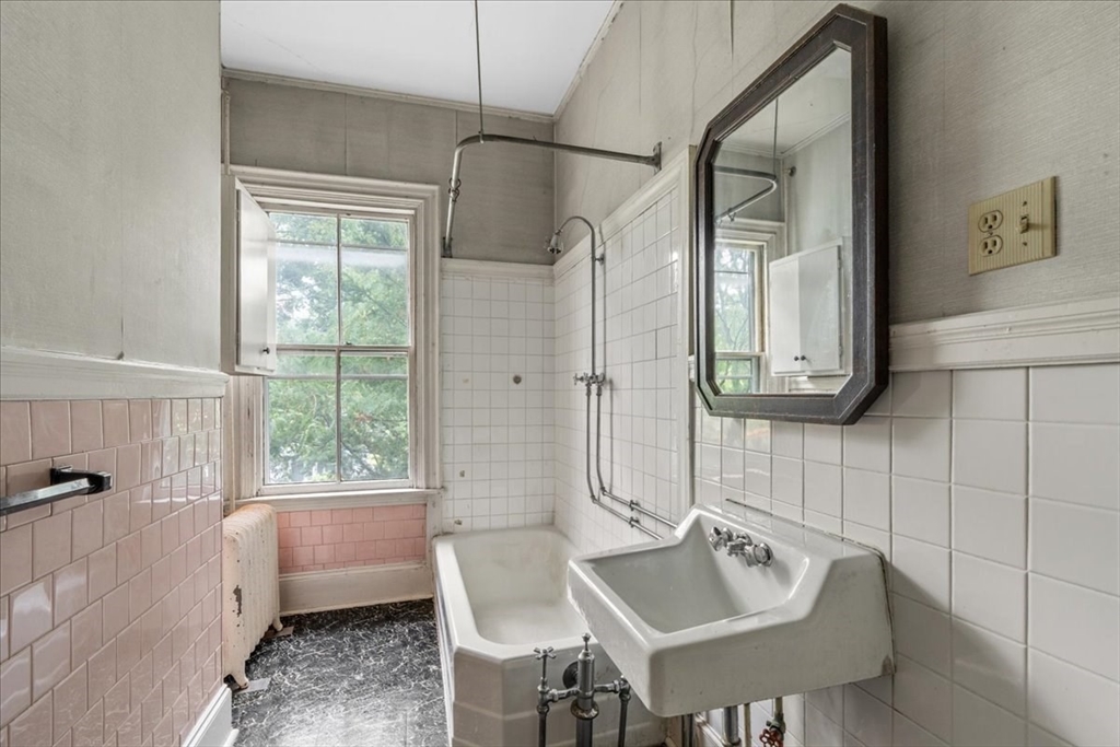 40 Columbus St Property Photo 21