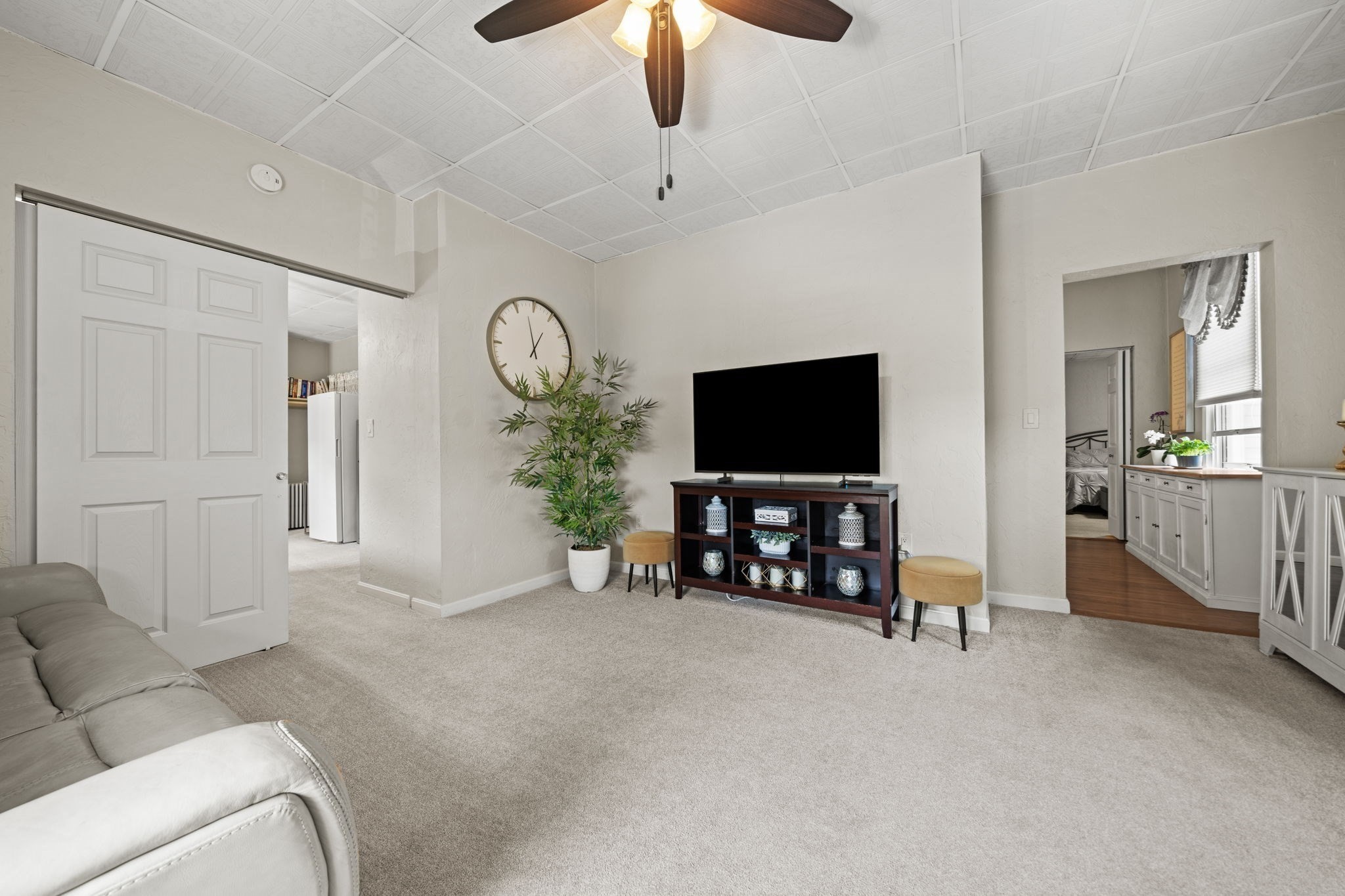 254-256 E Eagle St Property Photo 12