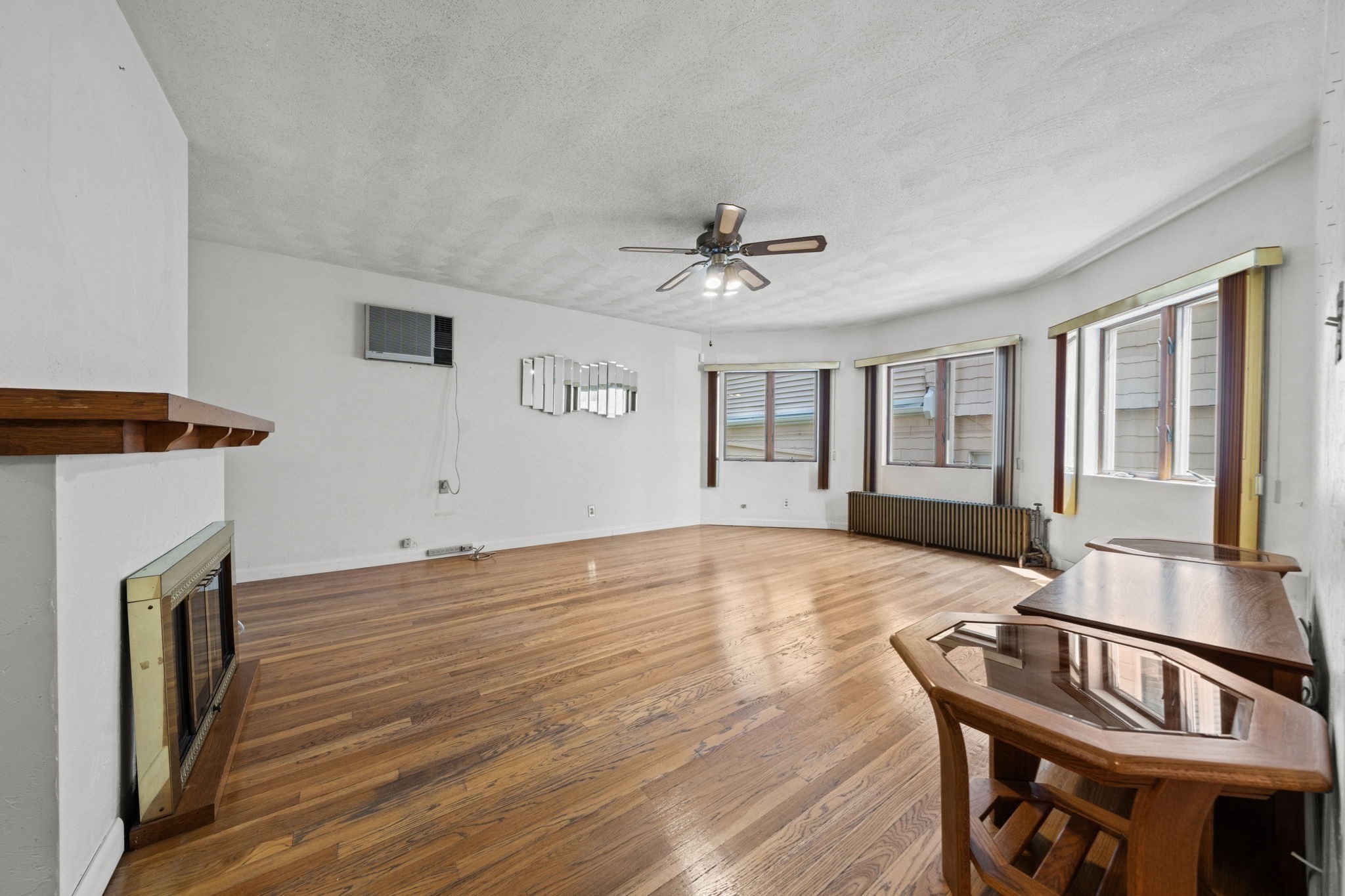 254-256 E Eagle St Property Photo 36
