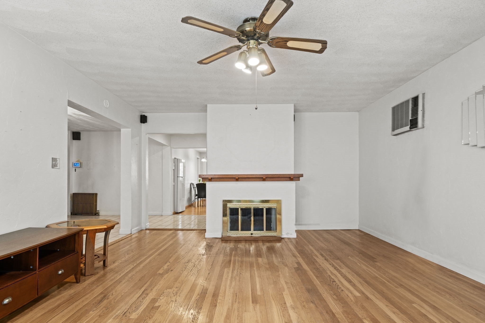 254-256 E Eagle St Property Photo 37