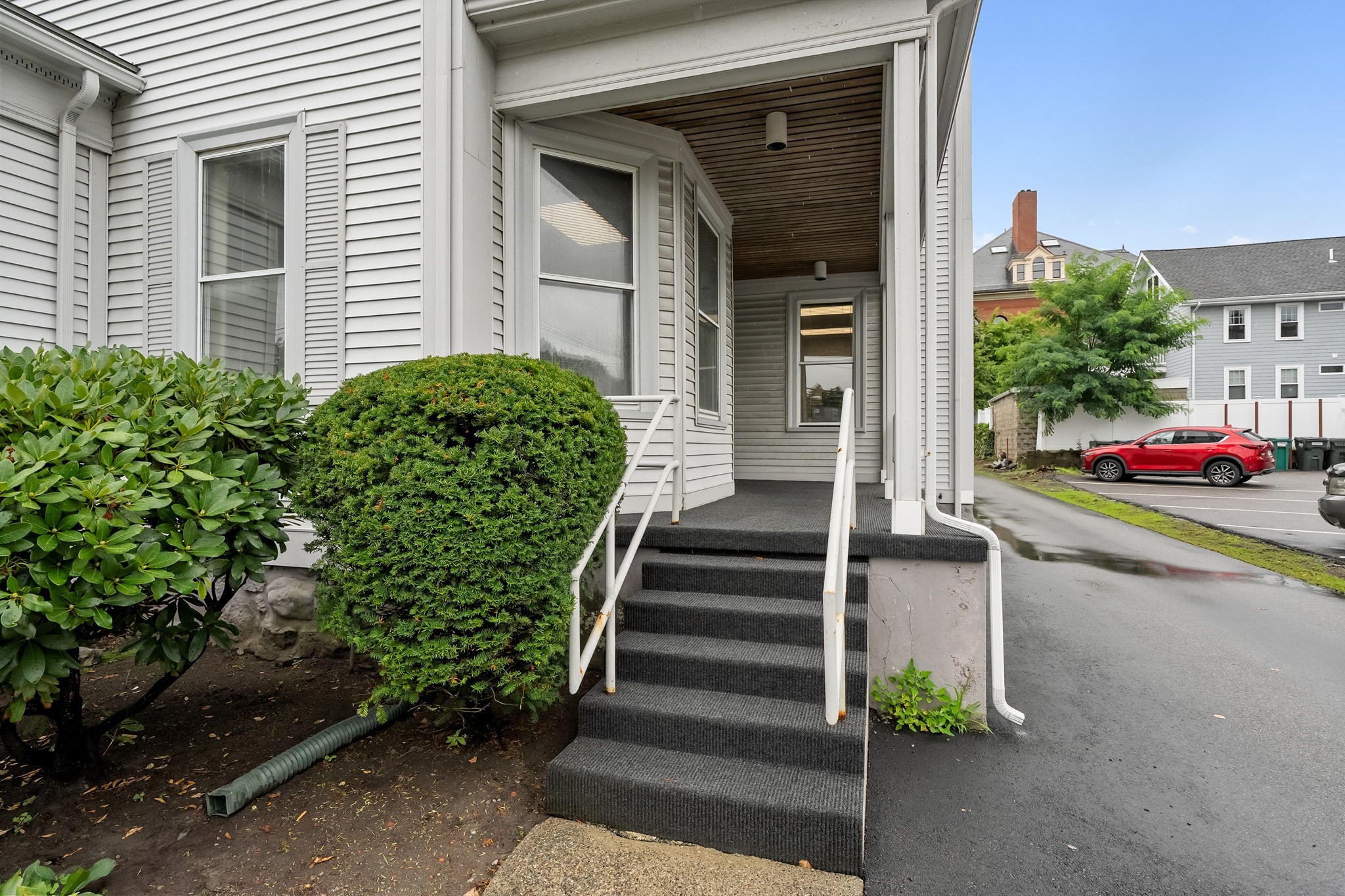 1074 Massachusetts Ave Property Photo 4