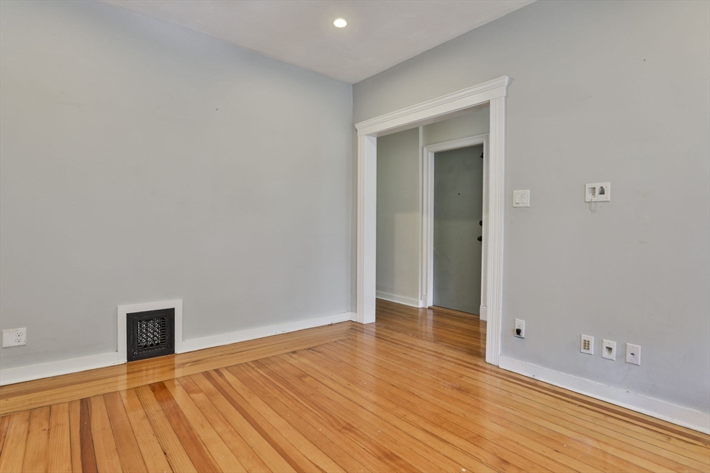 238 Poplar St # 2 Property Photo 5