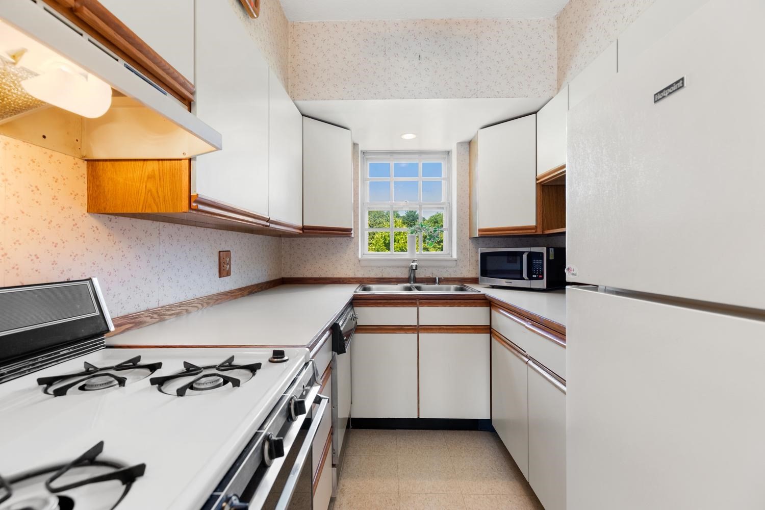 173 Lake Shore Rd # 3 Property Photo 16