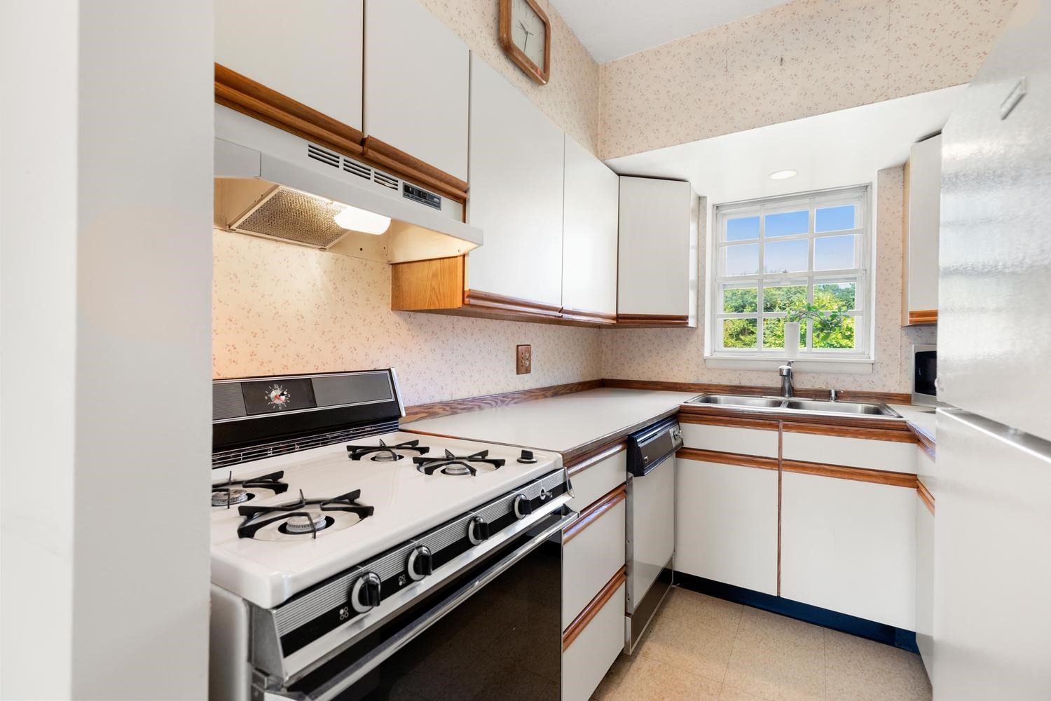 173 Lake Shore Rd # 3 Property Photo 17
