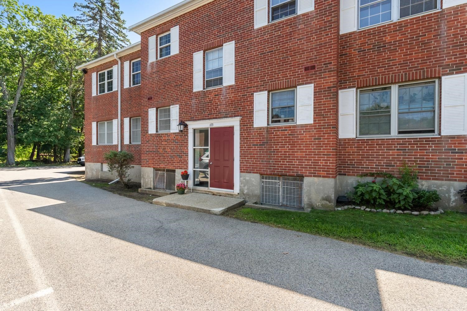 173 Lake Shore Rd # 3 Property Photo 37