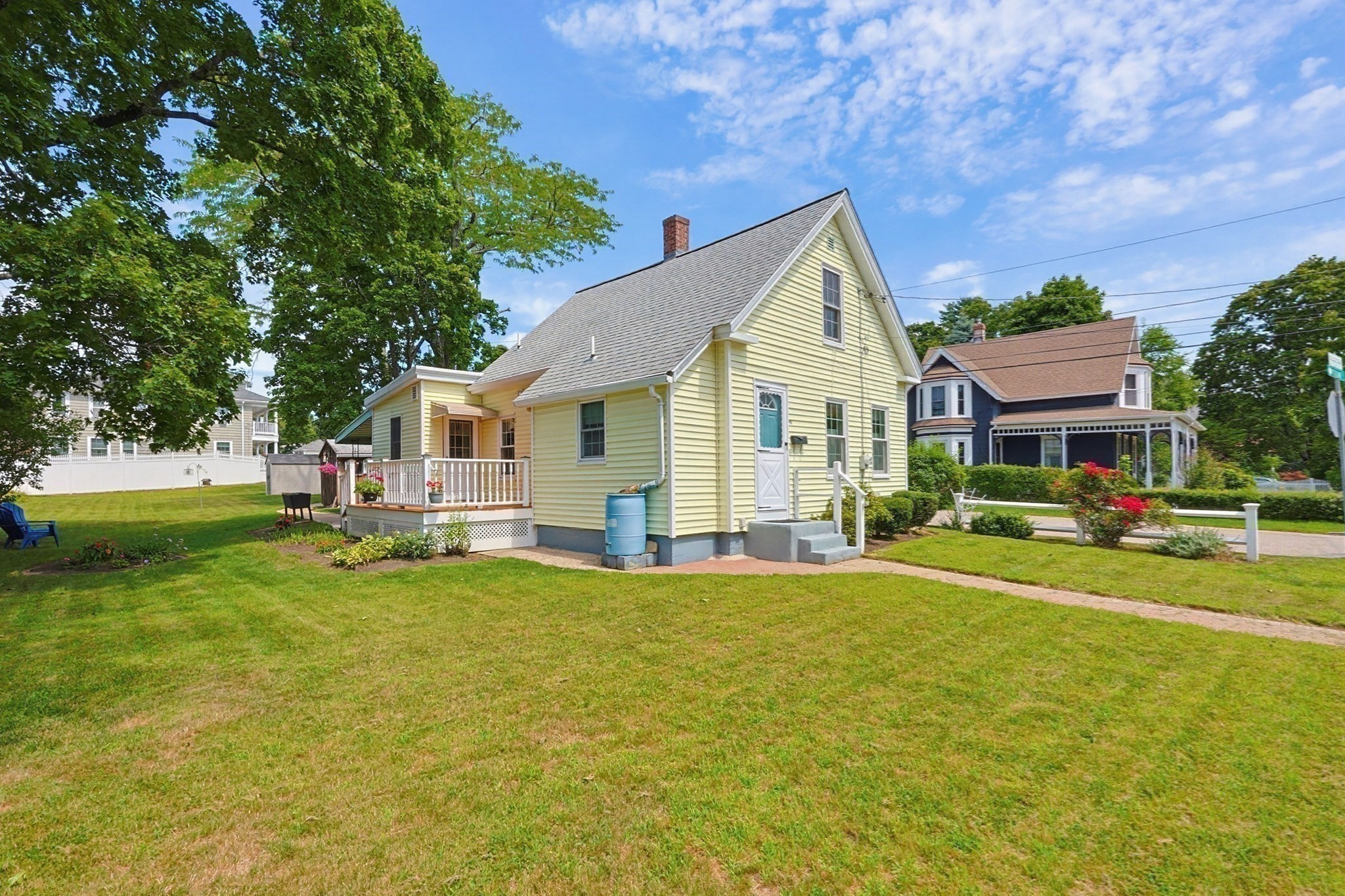 98 Pleasant St Property Photo 4
