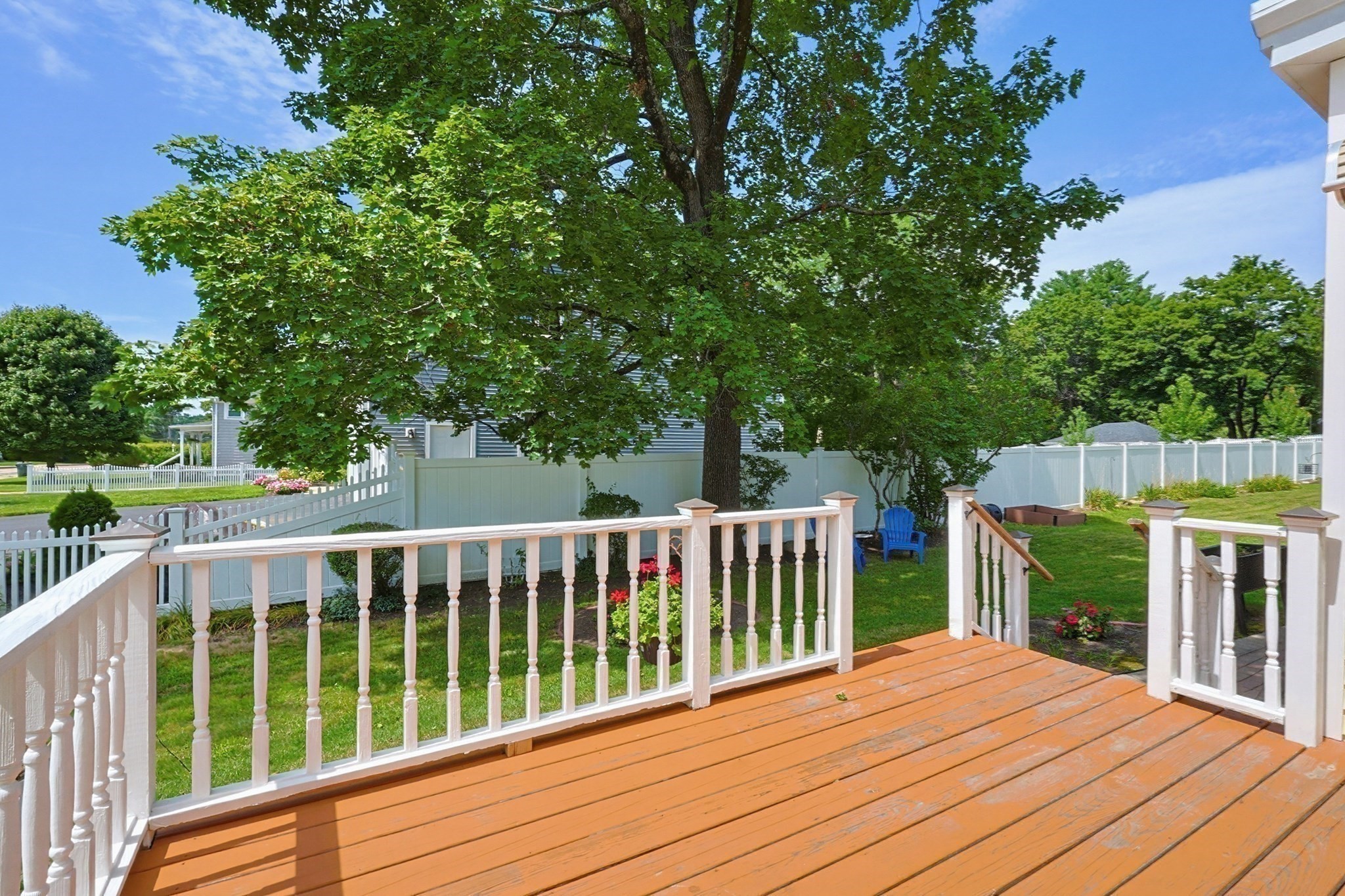 98 Pleasant St Property Photo 24
