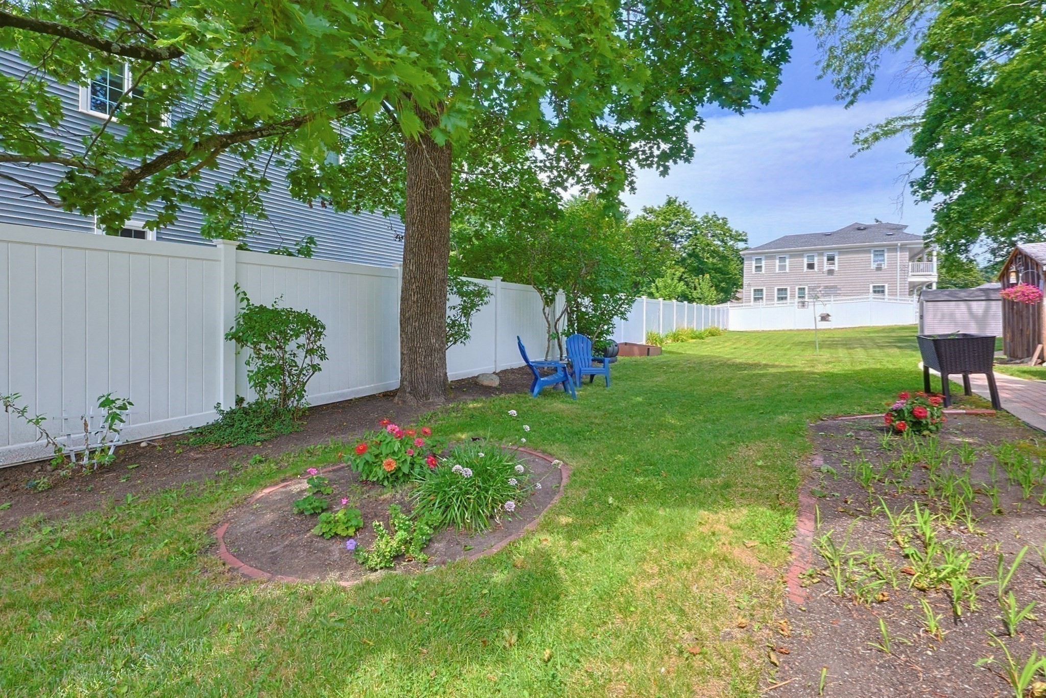 98 Pleasant St Property Photo 28