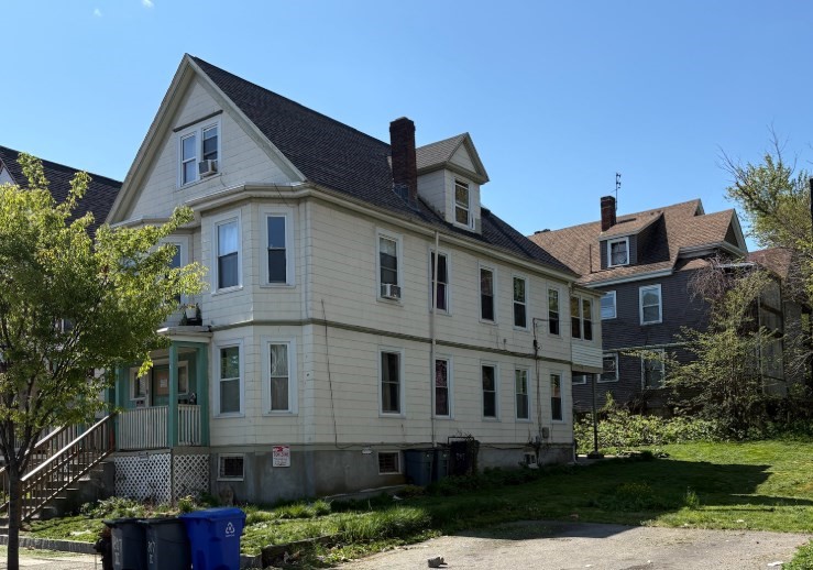 207 Quincy St Property Photo 1