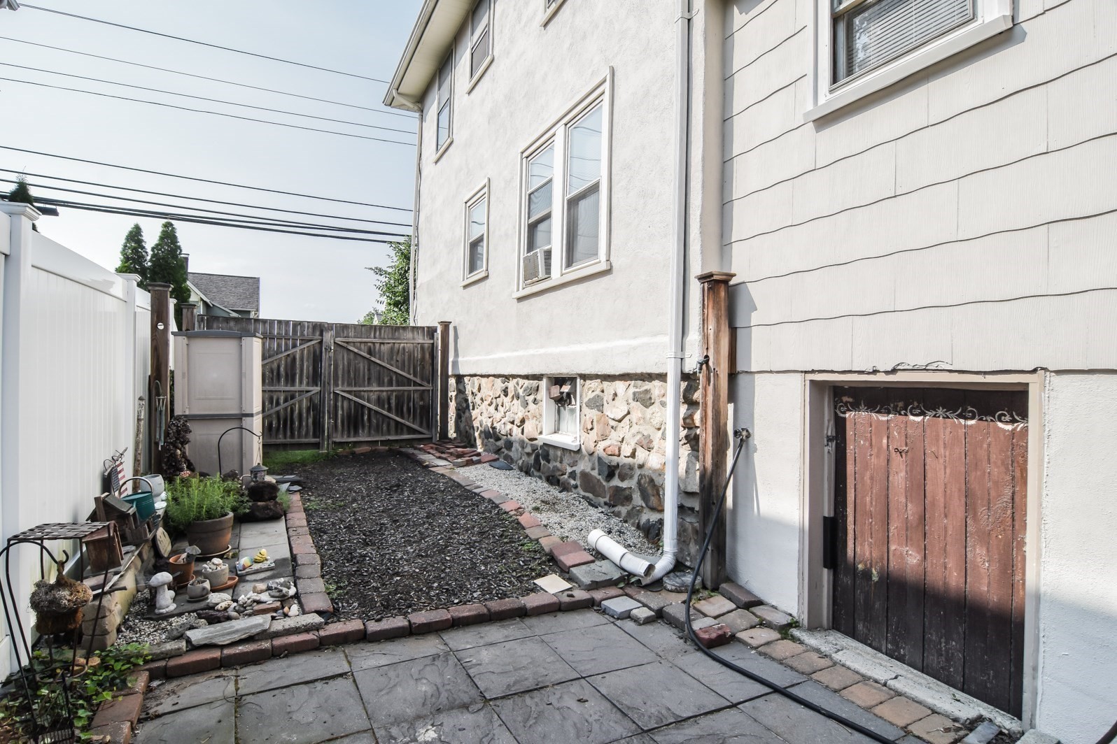 140 Mendon St Property Photo 38