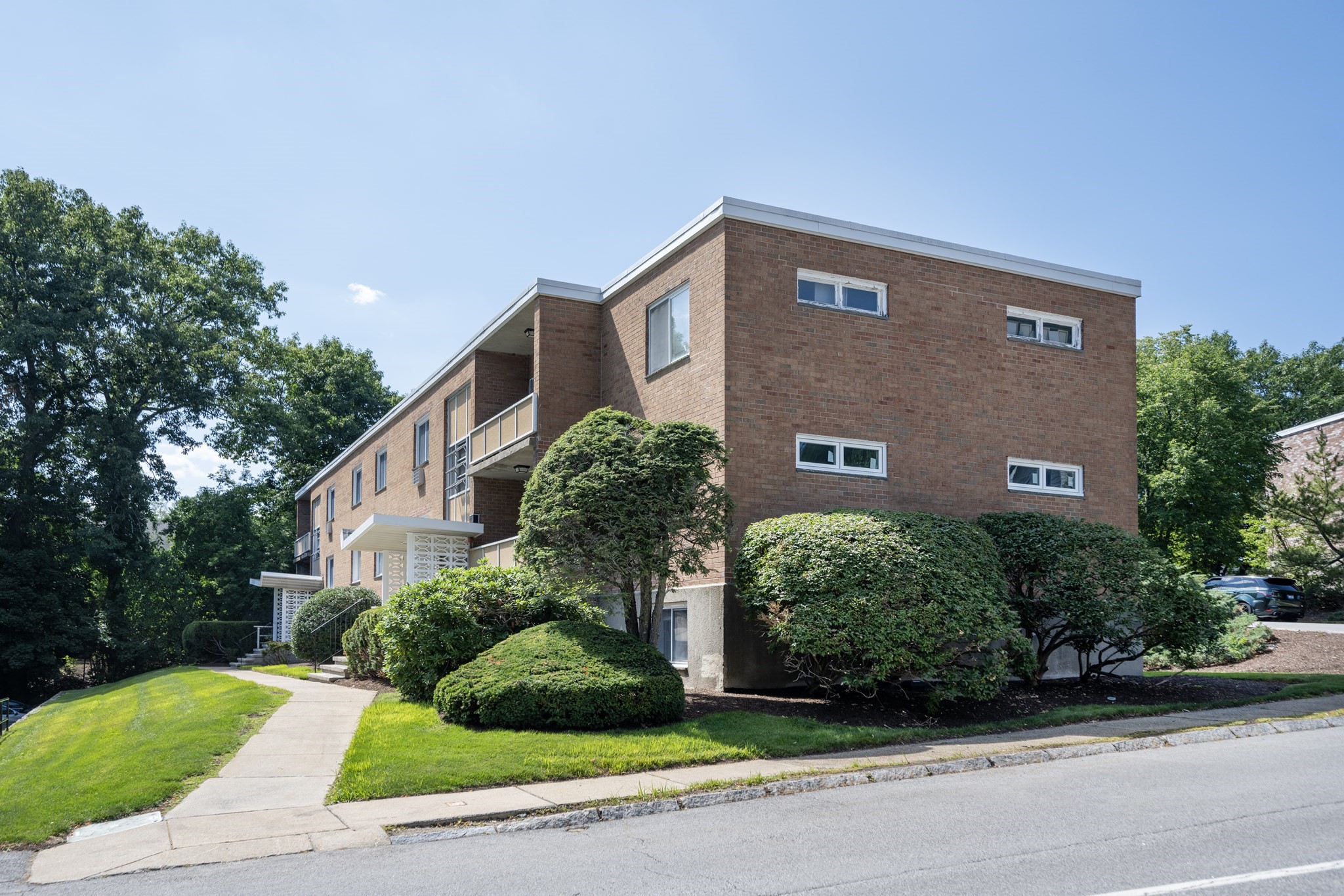 30 Jacqueline Road # D Property Photo 3