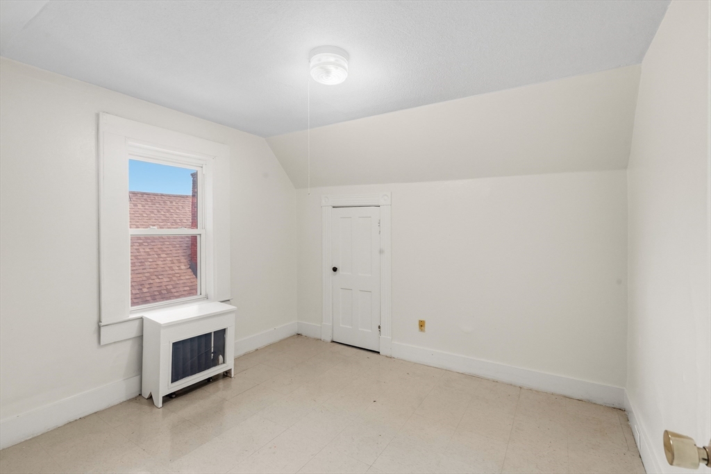 59 Waverly St Property Photo 9