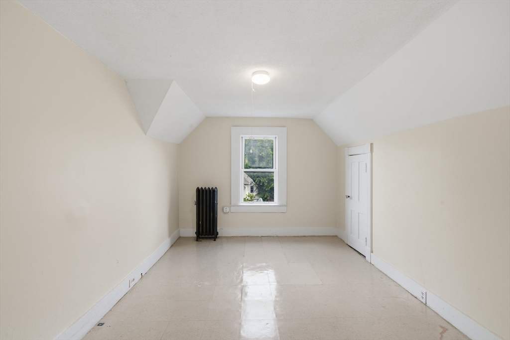 59 Waverly St Property Photo 11