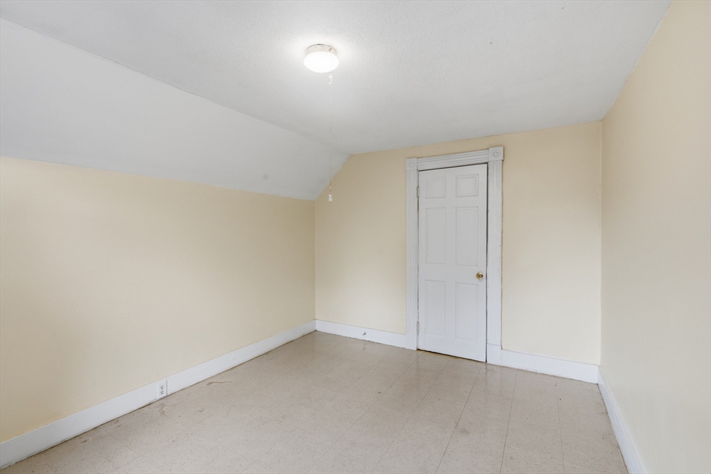 59 Waverly St Property Photo 12