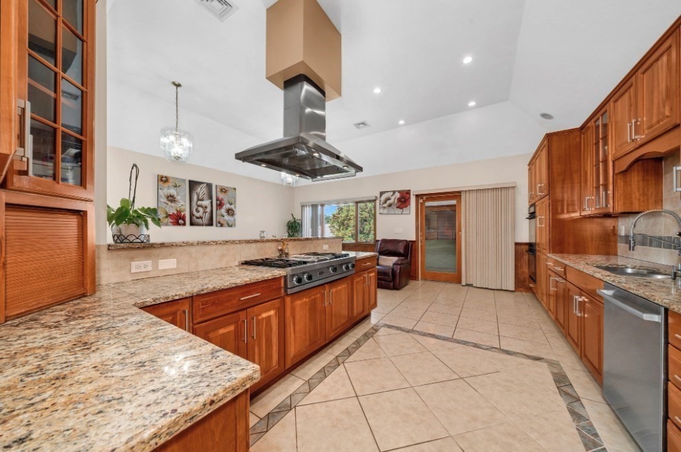 33 Tedford Ave Property Photo 11