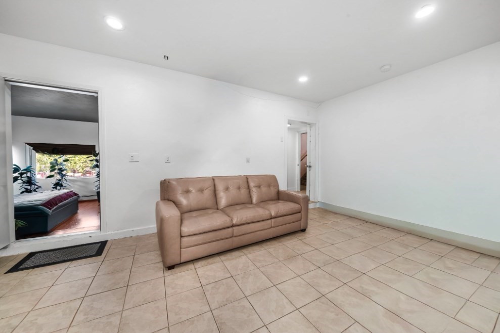 33 Tedford Ave Property Photo 26