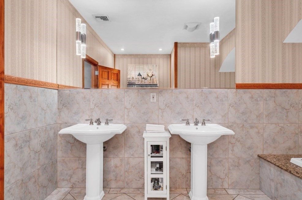 33 Tedford Ave Property Photo 27