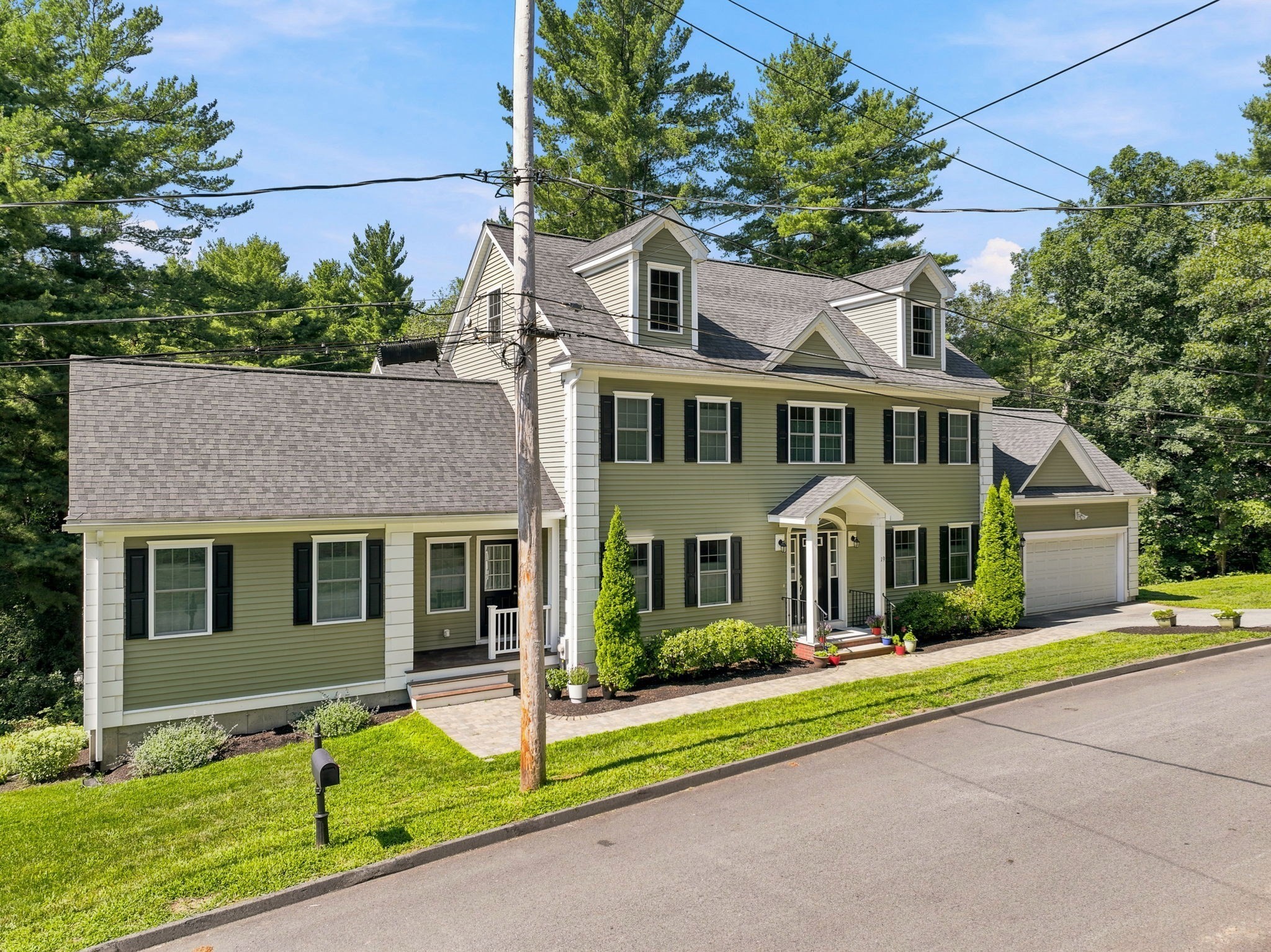 19 Riverside Drive Property Photo 1