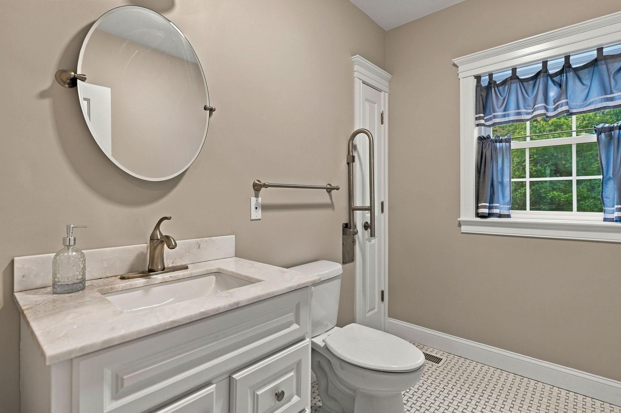 19 Riverside Drive Property Photo 16
