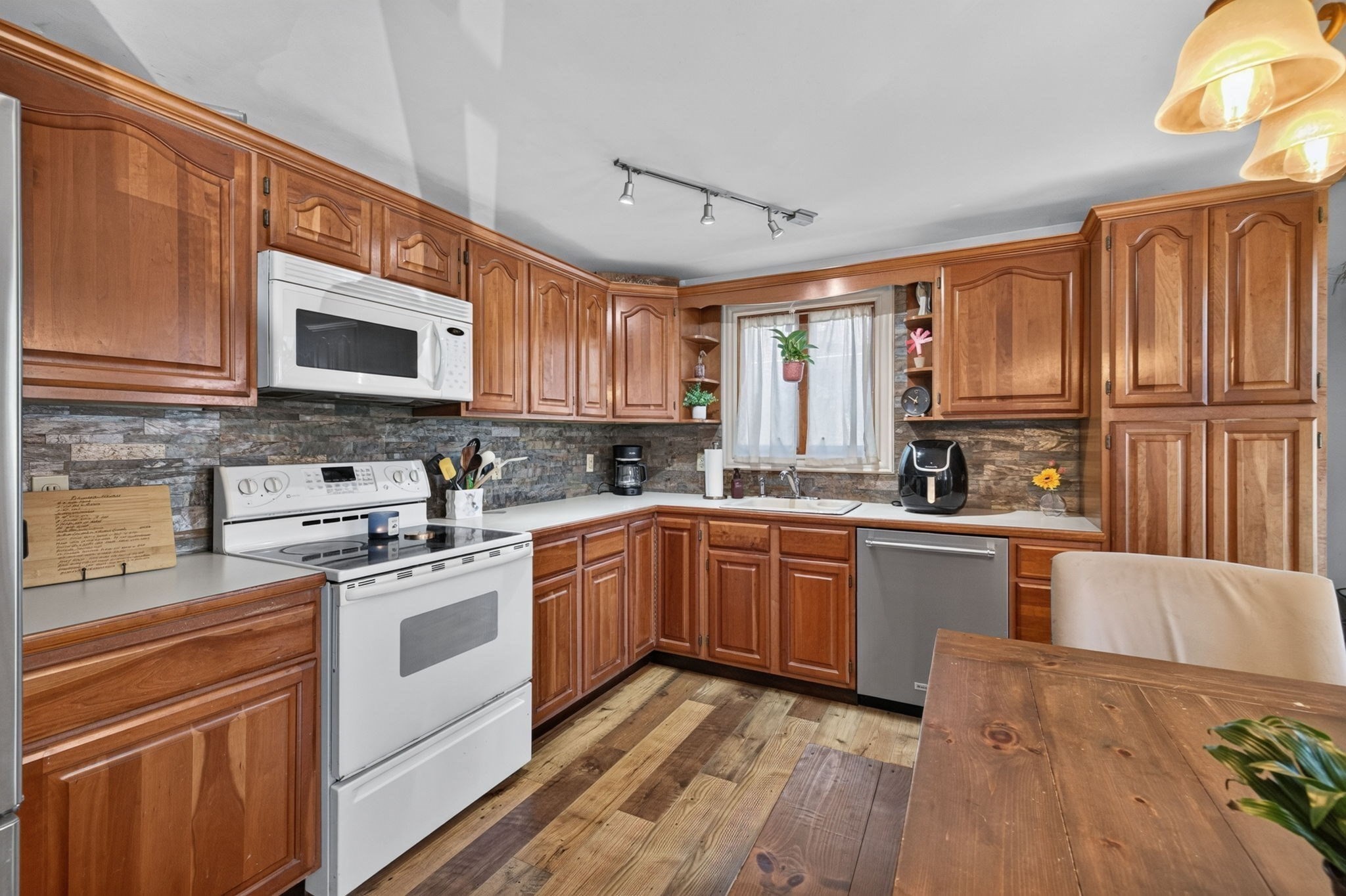55 Irving St Property Photo 3