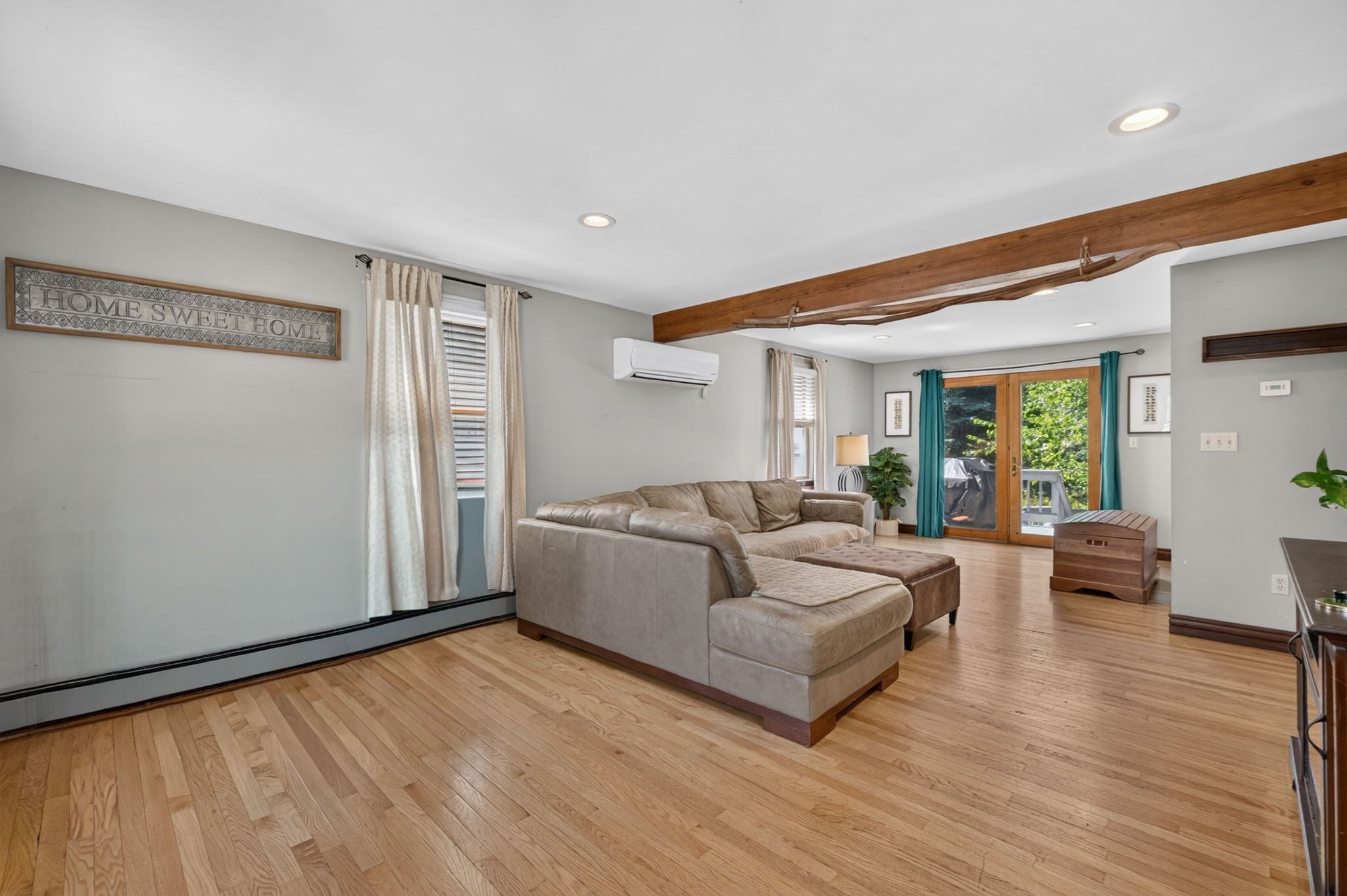 55 Irving St Property Photo 5
