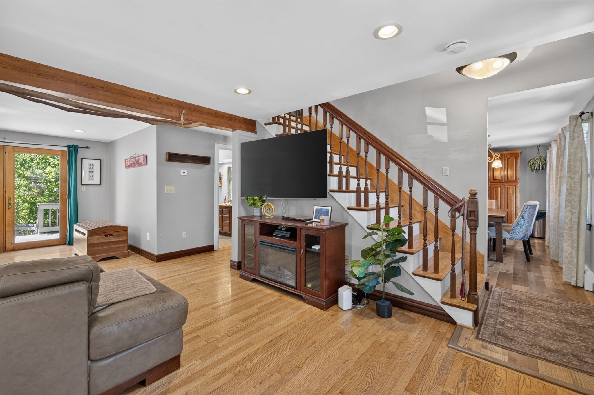 55 Irving St Property Photo 6