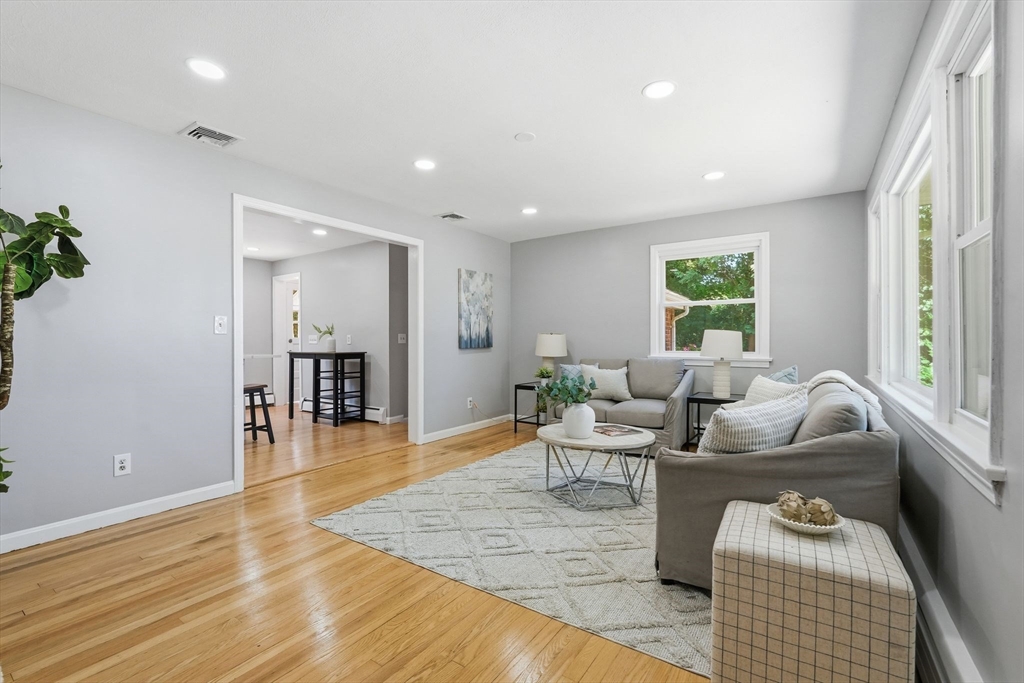 158 Devens St Property Photo 1