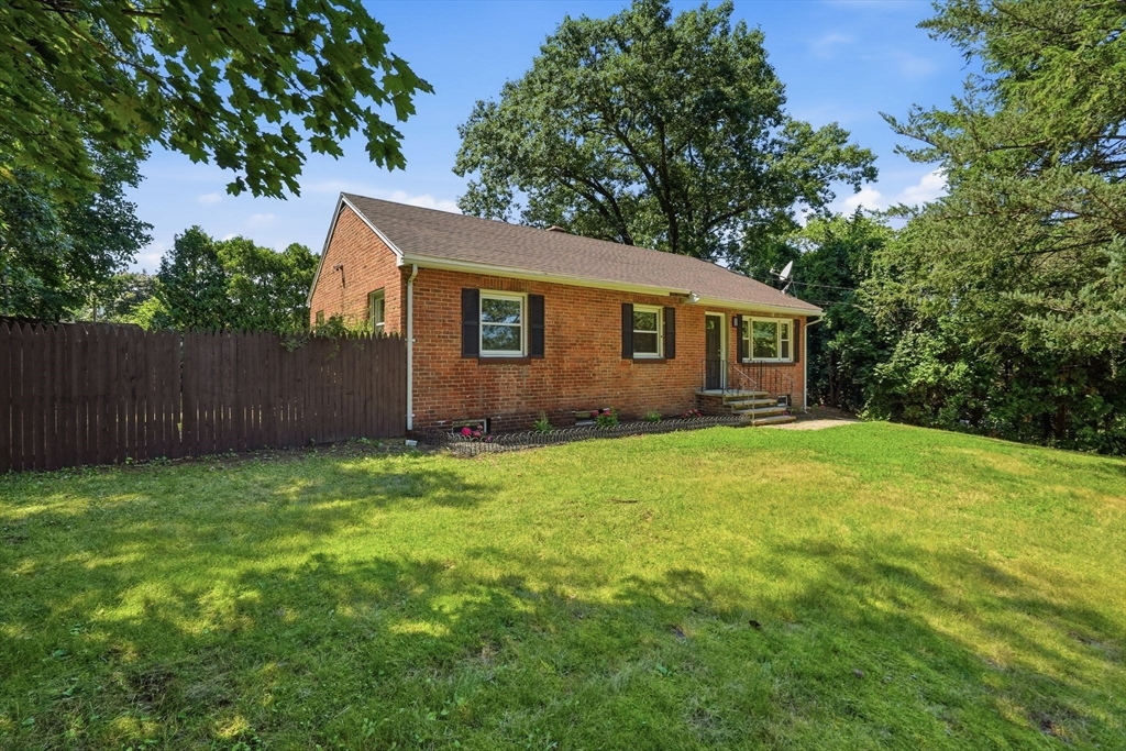 158 Devens St Property Photo 3