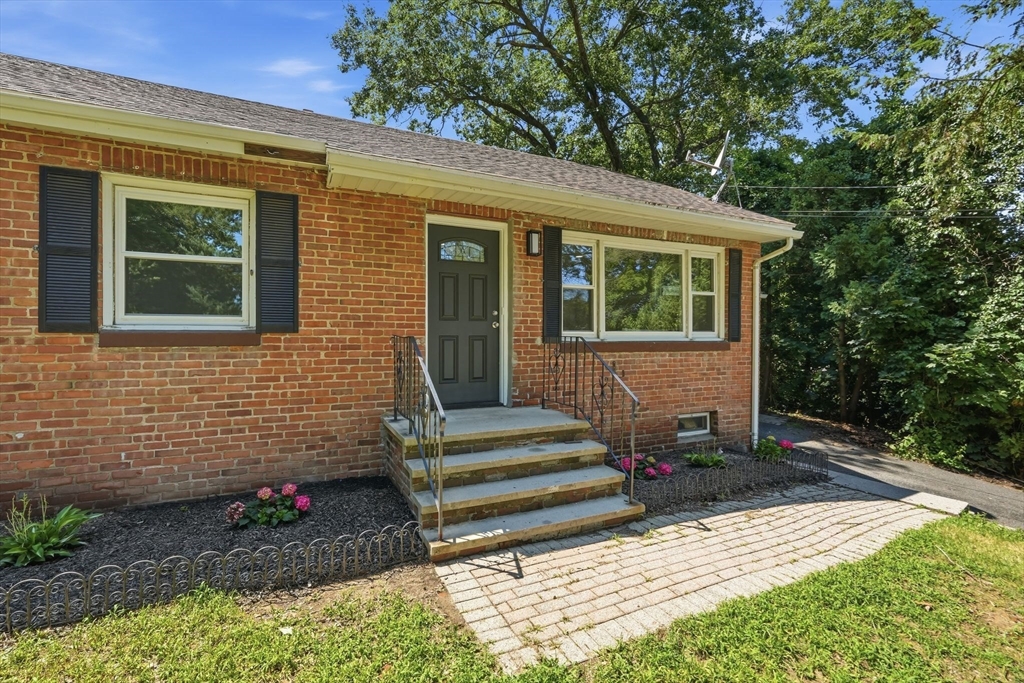 158 Devens St Property Photo 4