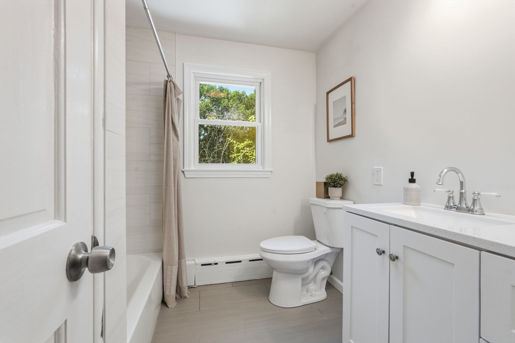 158 Devens St Property Photo 12
