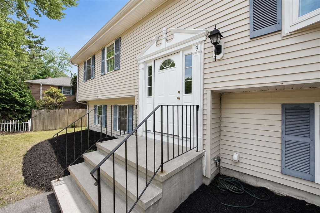 9 Alden Ave E Property Photo 2