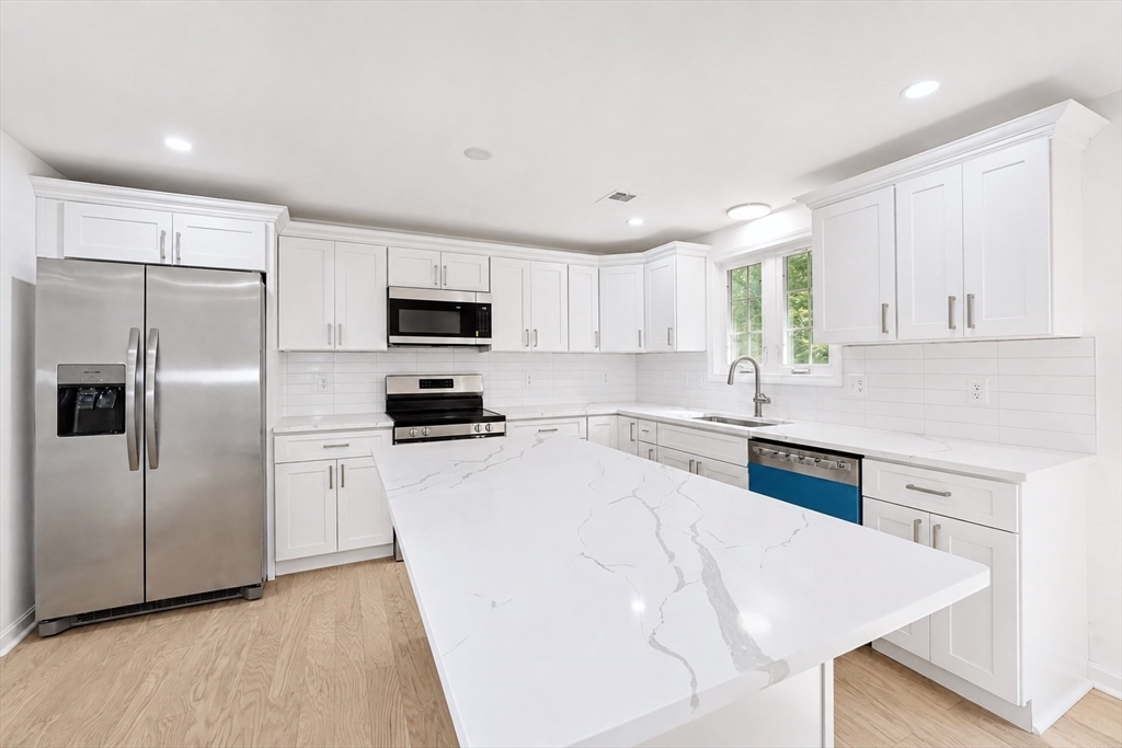 9 Alden Ave E Property Photo 3