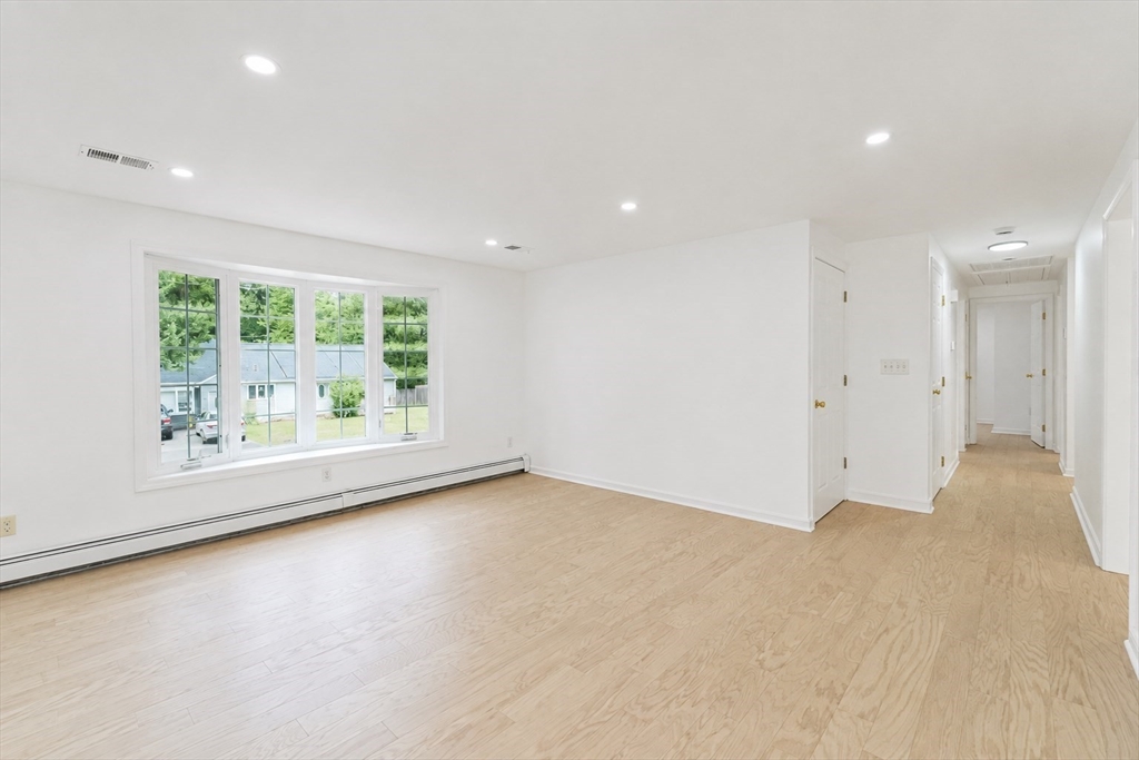 9 Alden Ave E Property Photo 6