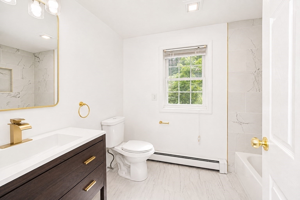 9 Alden Ave E Property Photo 10