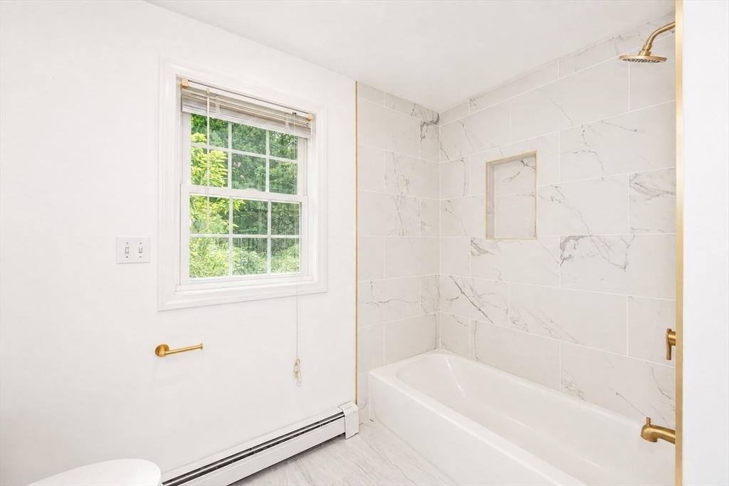 9 Alden Ave E Property Photo 11