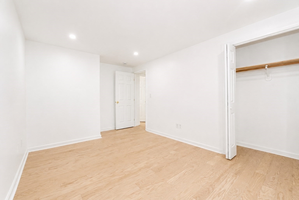 9 Alden Ave E Property Photo 14