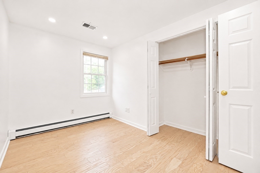 9 Alden Ave E Property Photo 15