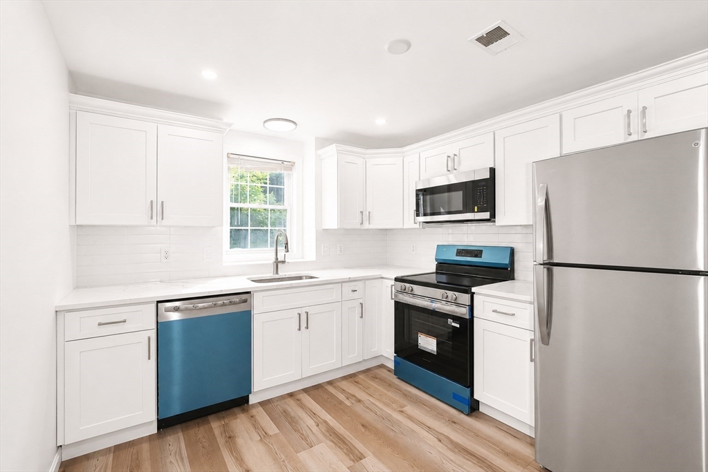 9 Alden Ave E Property Photo 20