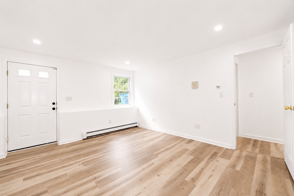 9 Alden Ave E Property Photo 21