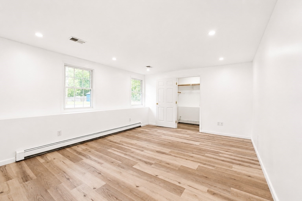 9 Alden Ave E Property Photo 22