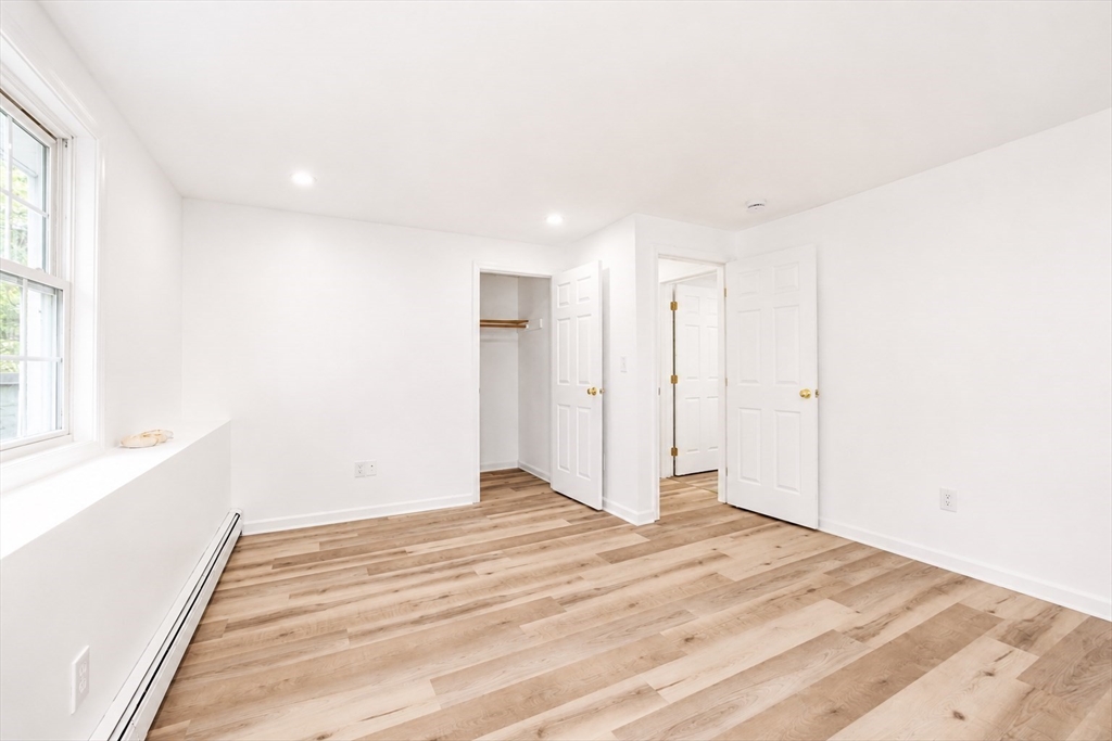 9 Alden Ave E Property Photo 23