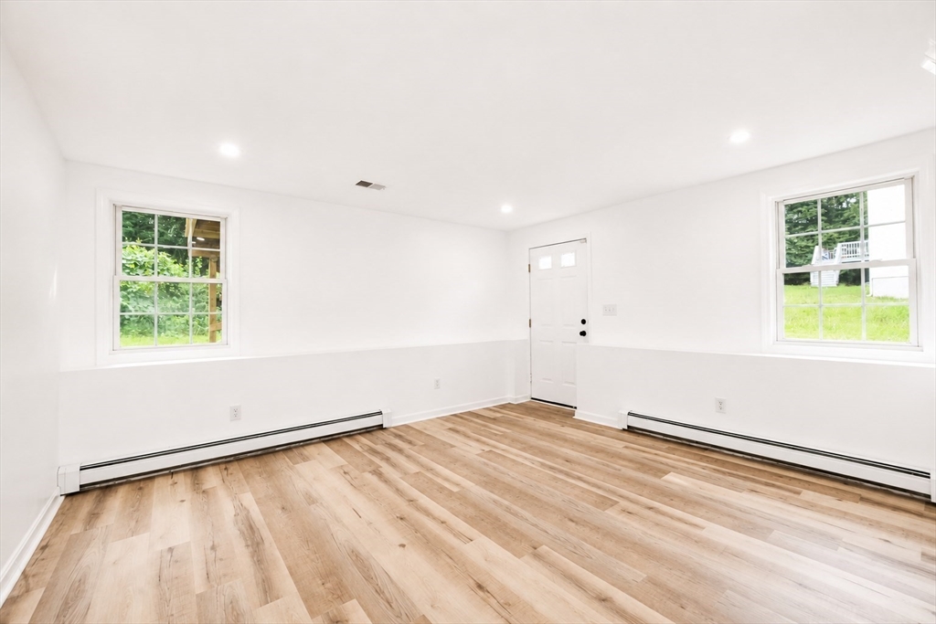 9 Alden Ave E Property Photo 26