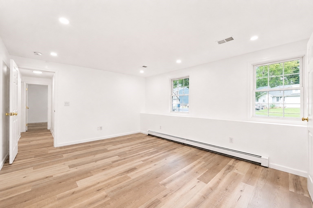 9 Alden Ave E Property Photo 27