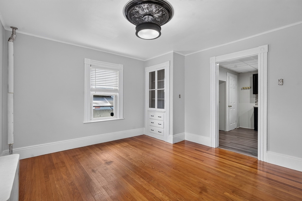 33 Pierpont St Property Photo 7