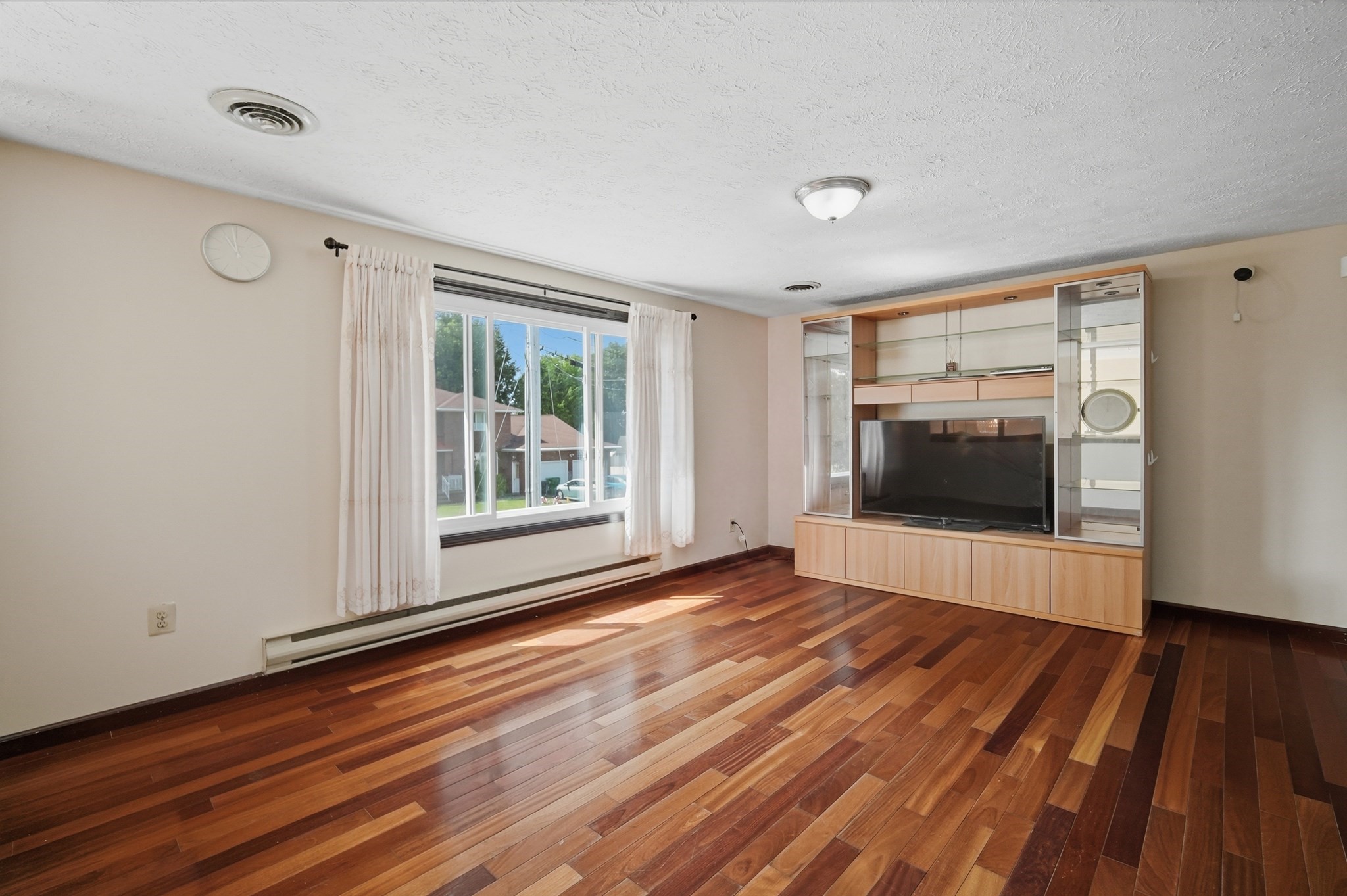 4 Baril Ln Property Photo 3