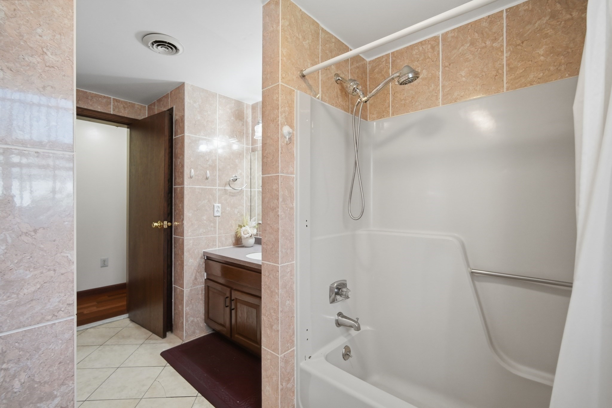 4 Baril Ln Property Photo 7