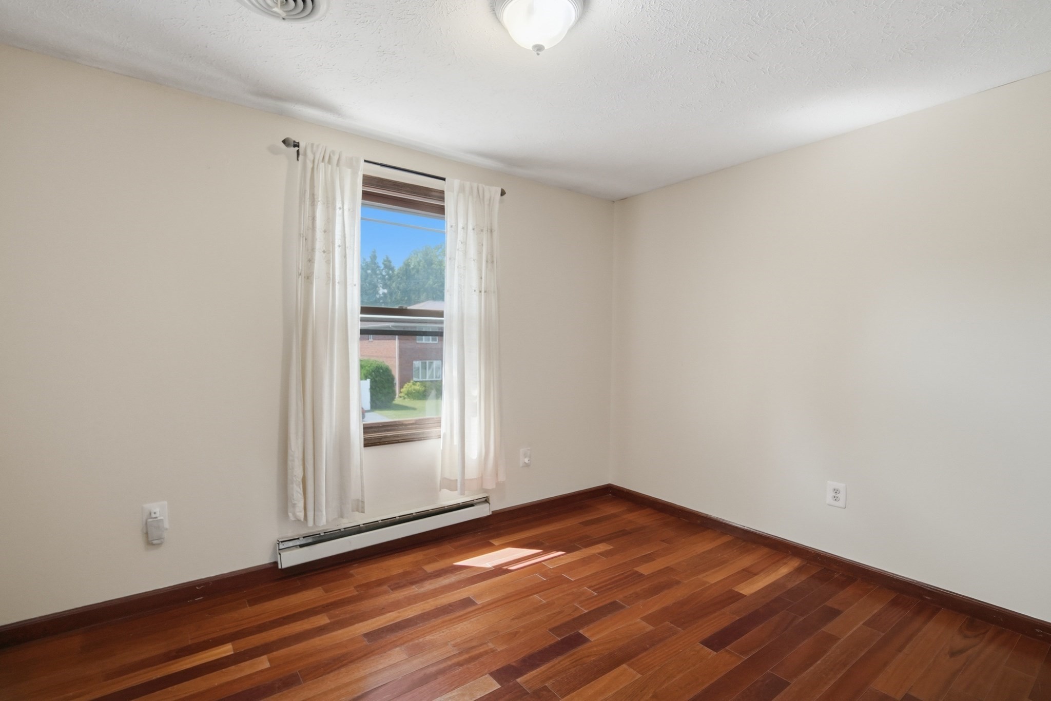 4 Baril Ln Property Photo 8