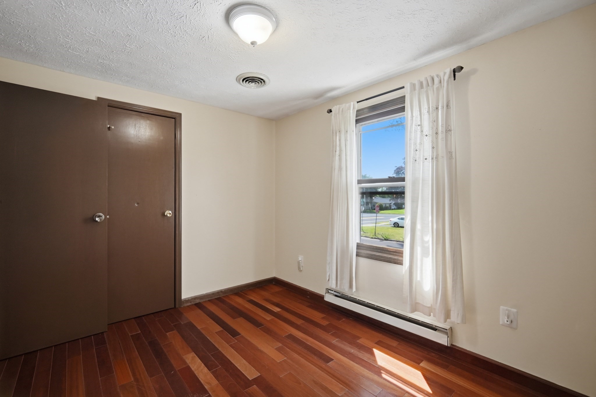 4 Baril Ln Property Photo 9