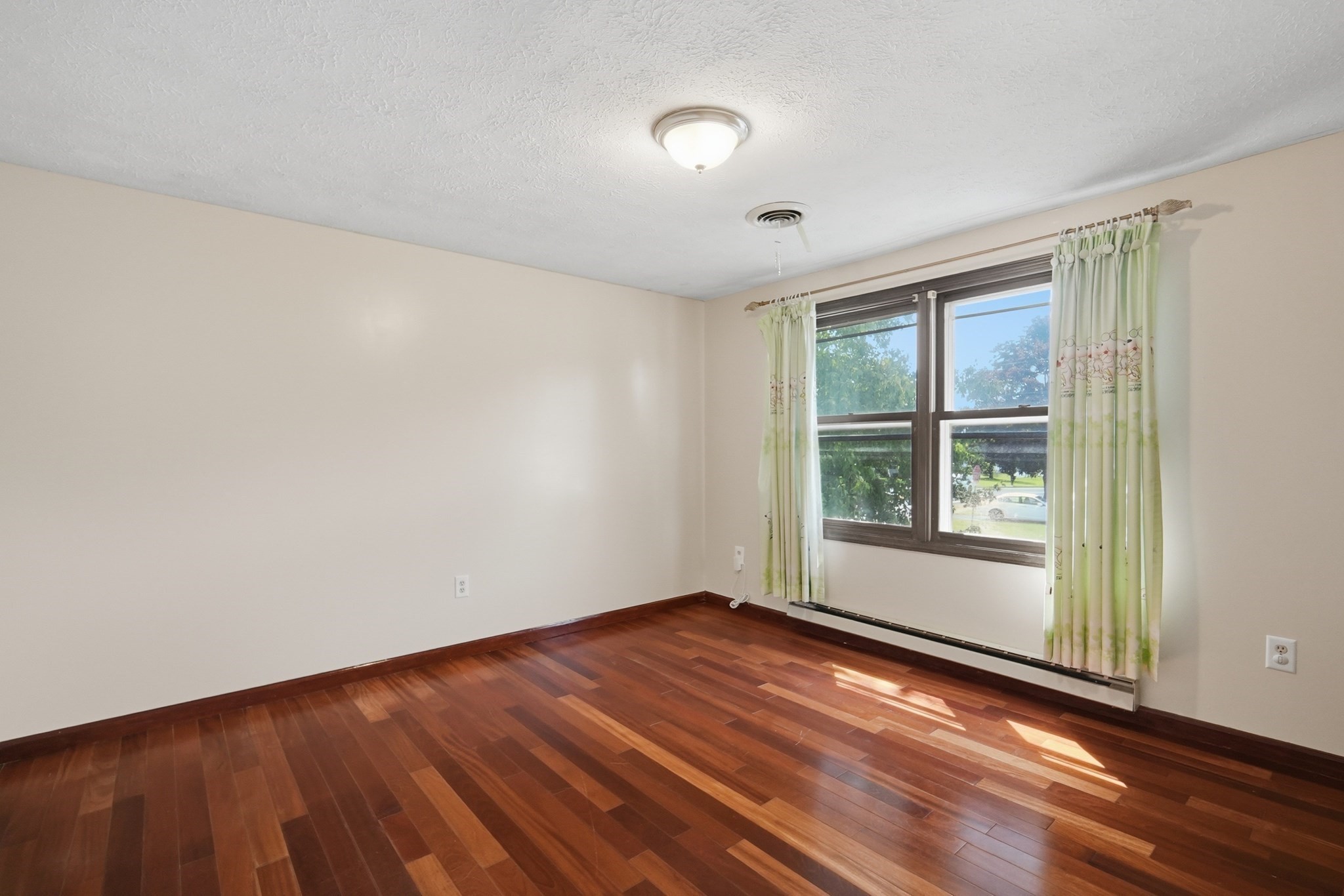 4 Baril Ln Property Photo 10