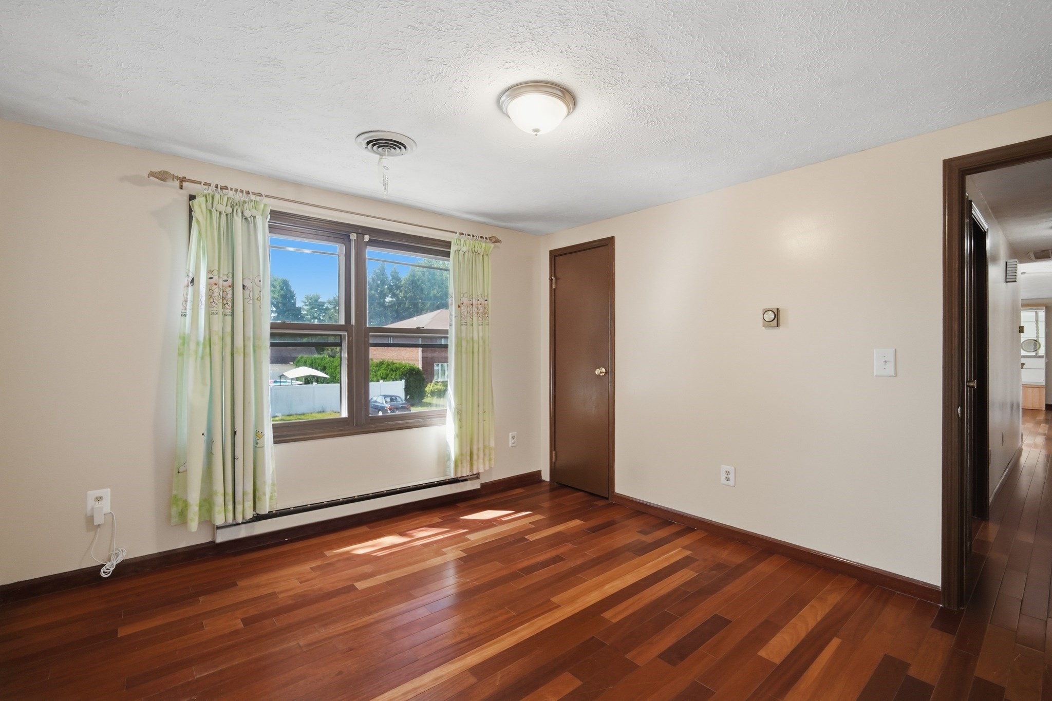 4 Baril Ln Property Photo 11